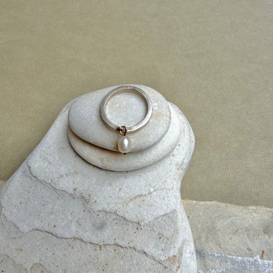 Ring with a pearl