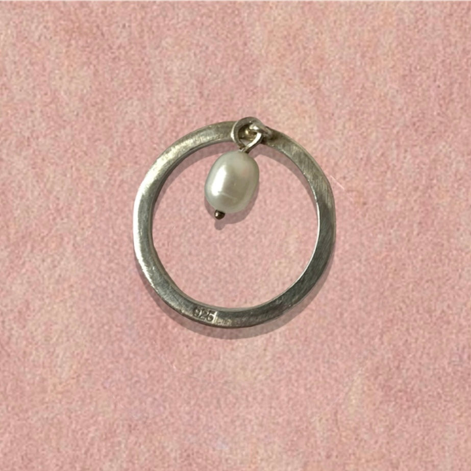 Ring with a pearl